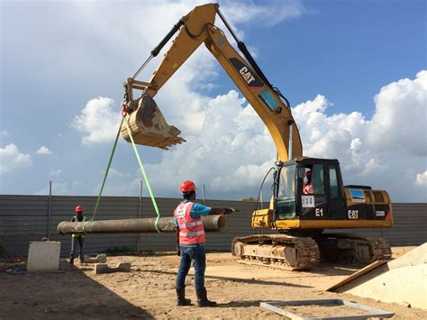 lifting operations with excavators